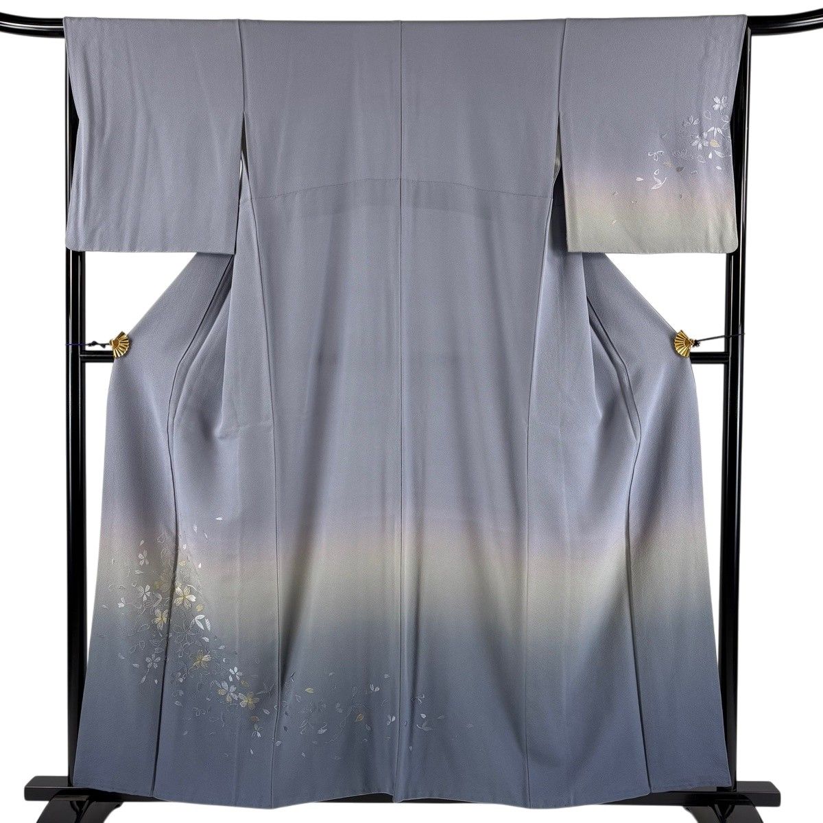 付下げ 身丈157cm 裄丈62.5cm 正絹 秀品 【中古】 付下げ 身丈157cm 裄丈64.5cm M 袷 南克治 落款あり 枝花 灰色 正絹 秀