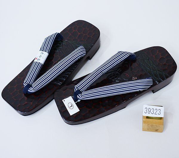 桐下駄 男性用 日本製 鎌倉彫 駿河塗り Lサイズ 26cm フリーサイズ 適合足サイズ 25.5～26.5cm 縞 NO39323 7,692円