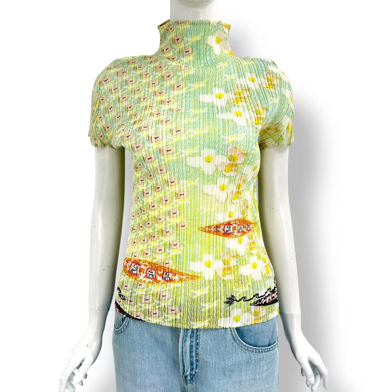 極美品 ISSEY MIYAKE イッセイミヤケ PLEATS PLEASE プリーツプリーズ トップス サイズ3 花柄 マルチカラー 極美品 ISSEY MIYAKE イッセイミヤケ PLEATS PLEASE プリーツプリーズ