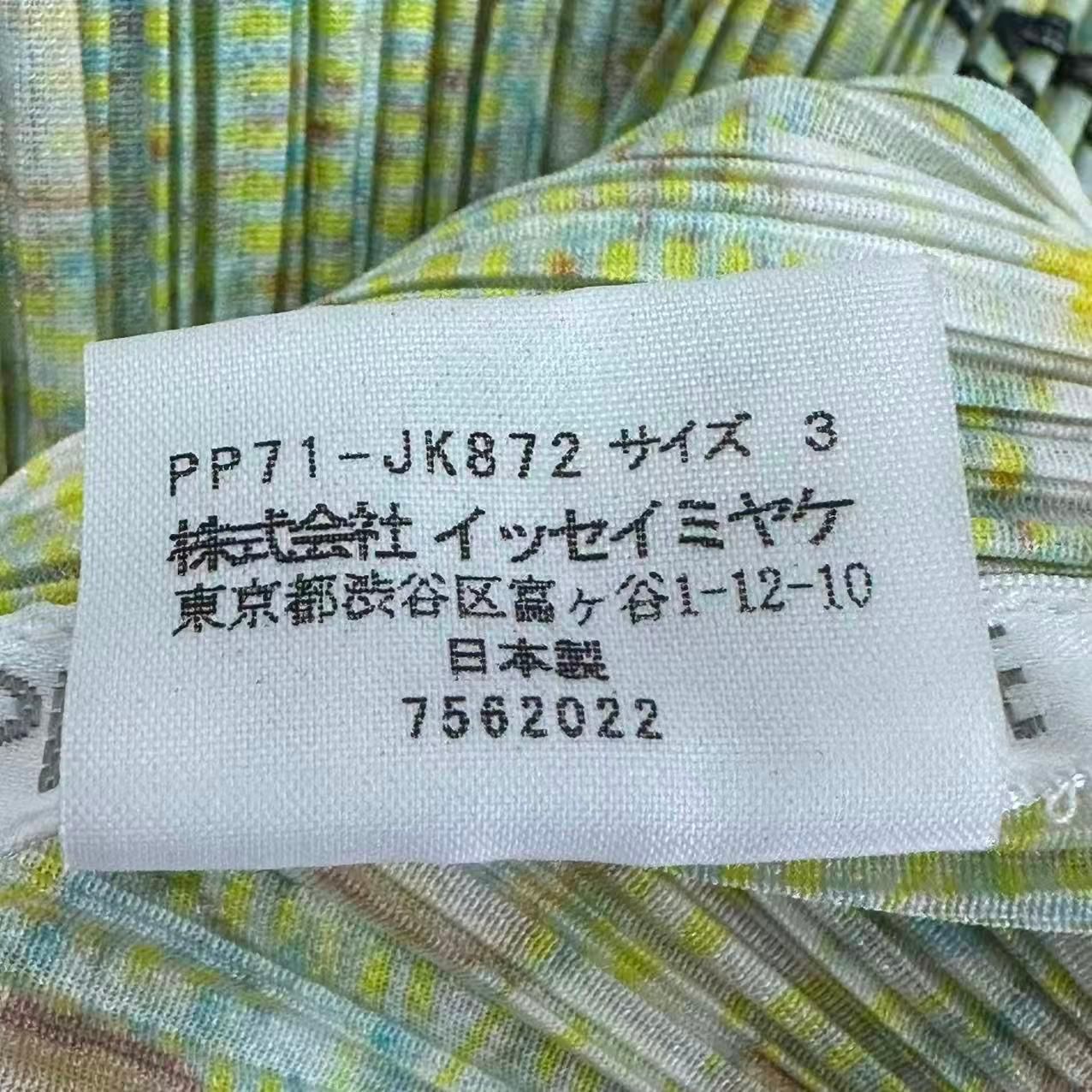 極美品 ISSEY MIYAKE イッセイミヤケ PLEATS PLEASE プリーツプリーズ トップス サイズ3 花柄 マルチカラー 極美品 ISSEY MIYAKE イッセイミヤケ PLEATS PLEASE プリーツプリーズ