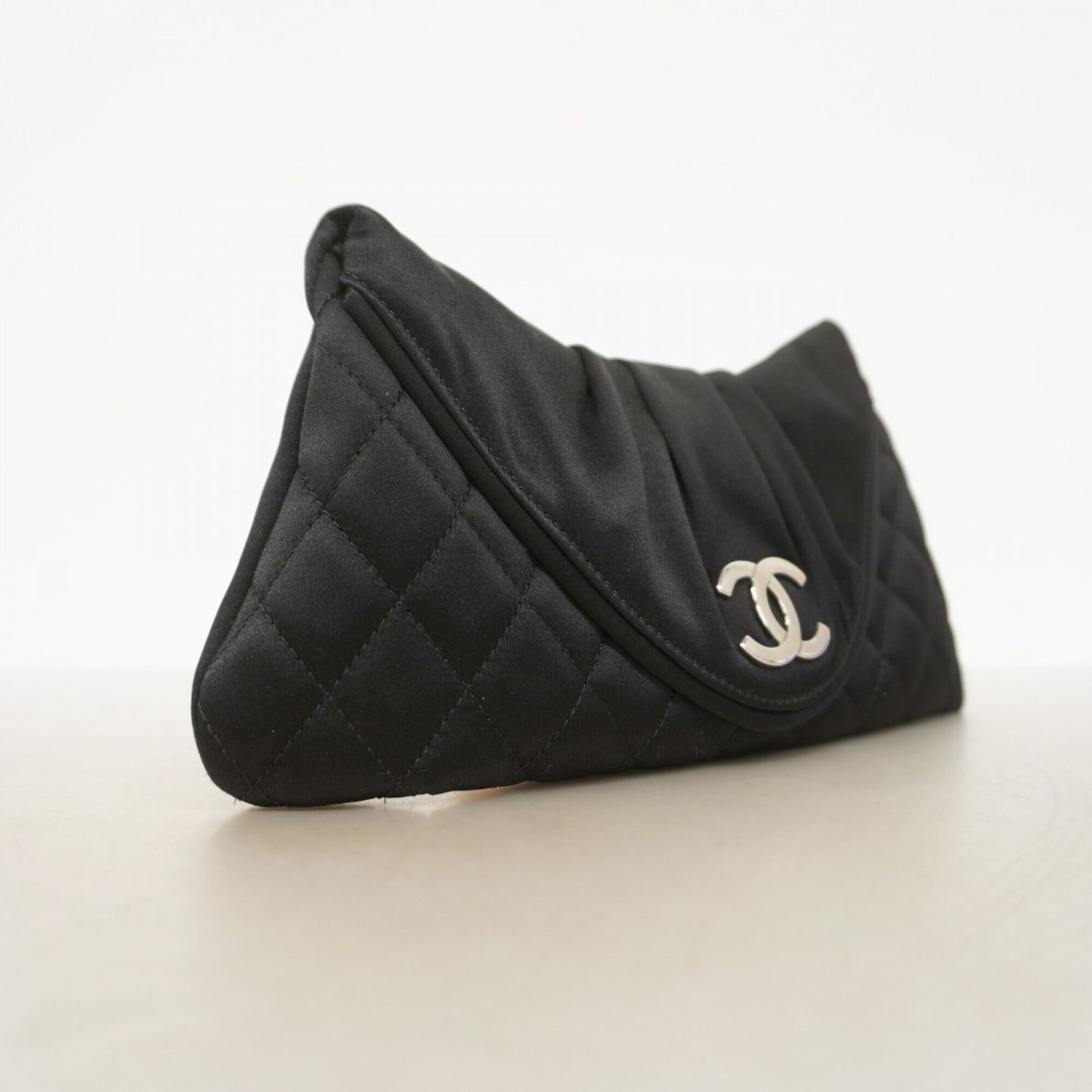 CHANEL マトラッセクラッチ　ブラックサテン シャネル(Chanel) シャネル クラッチバッグ マトラッセ サテン