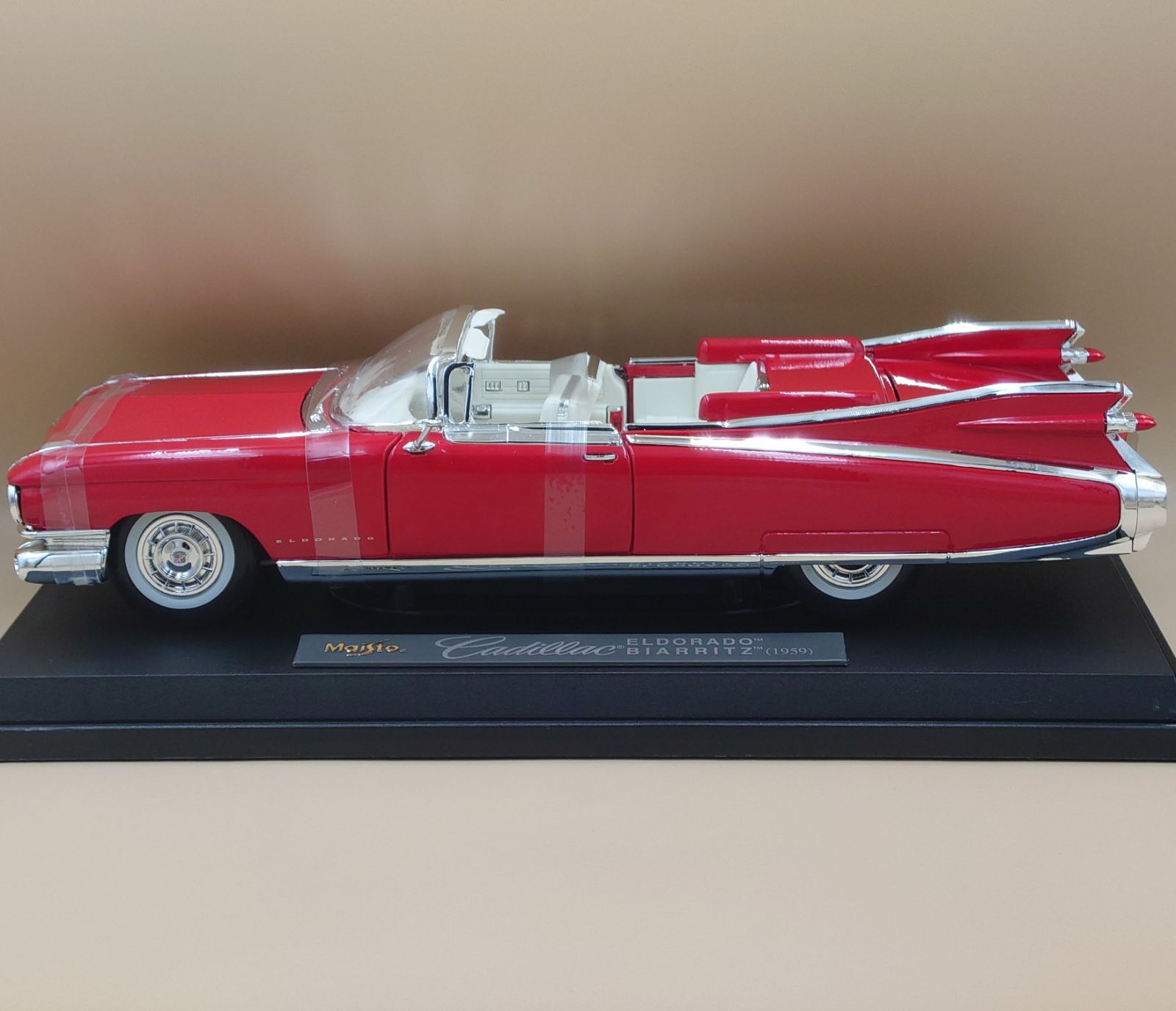 1/18 キャデラック エルドラド ビアリッツ 1959 レッド Maisto製ダイ