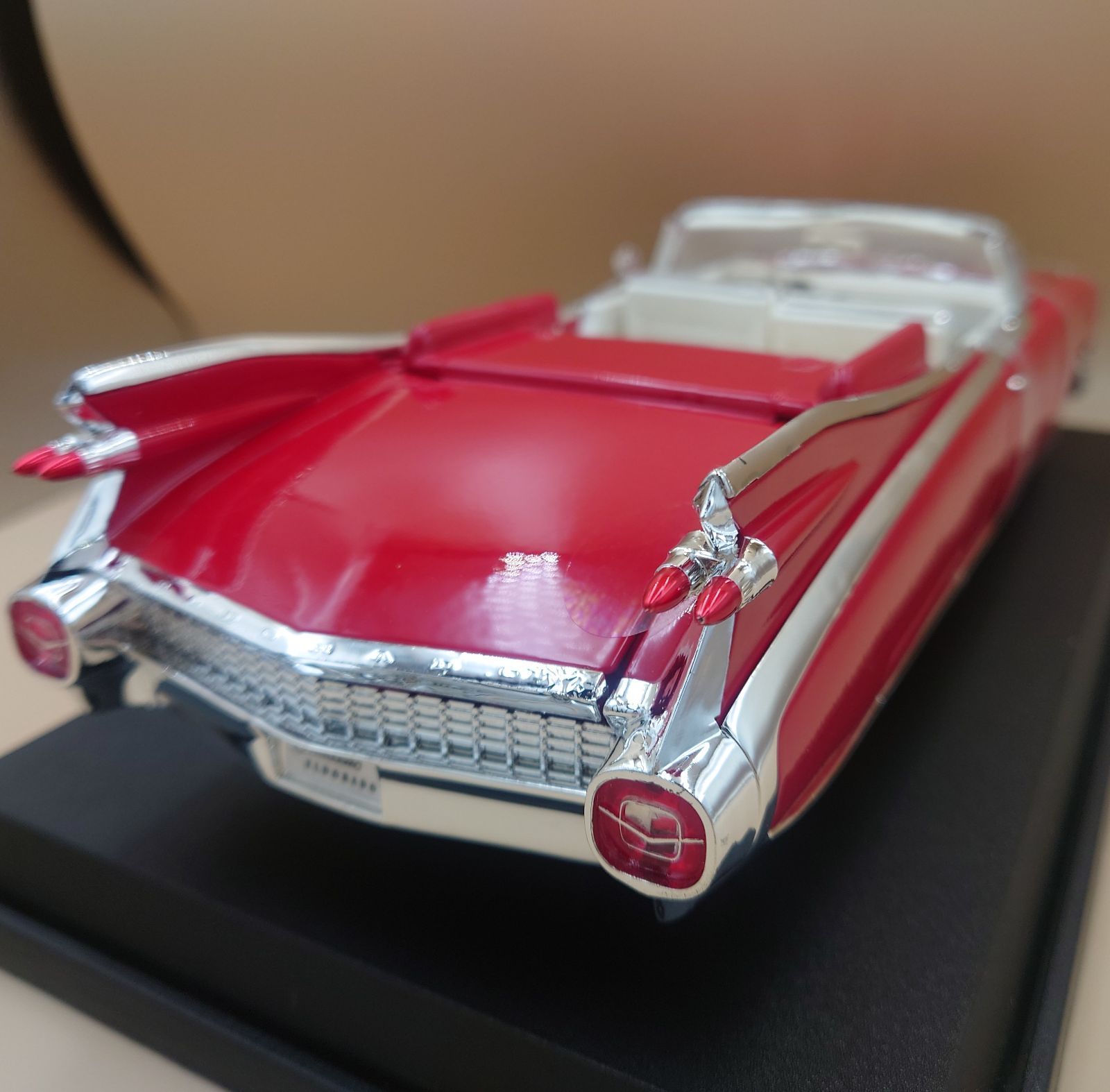 1/18 キャデラック エルドラド ビアリッツ 1959 レッド Maisto製ダイ