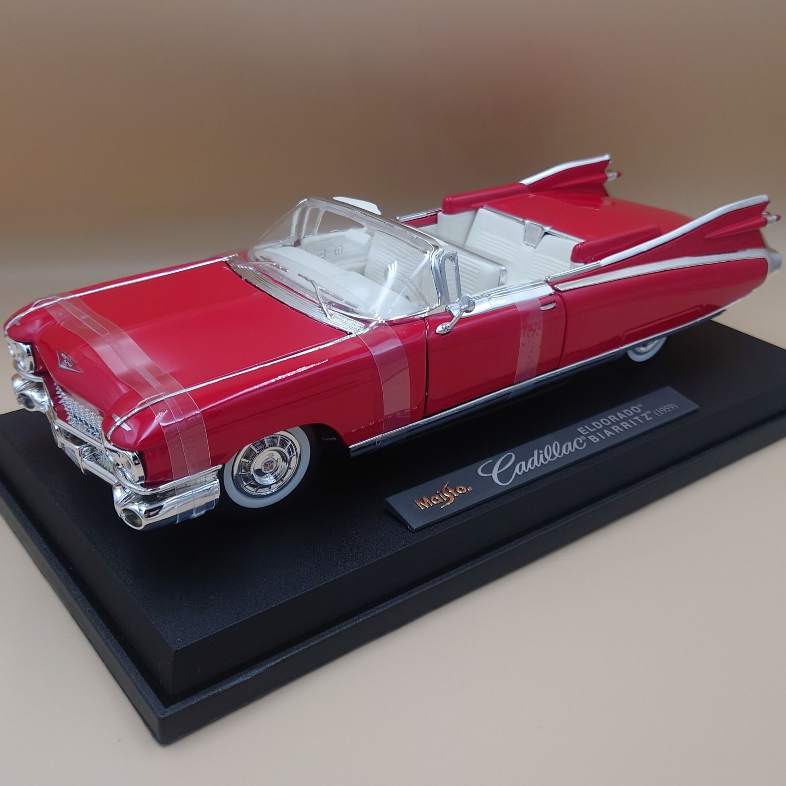 1/18 キャデラック エルドラド ビアリッツ 1959 レッド Maisto製ダイ