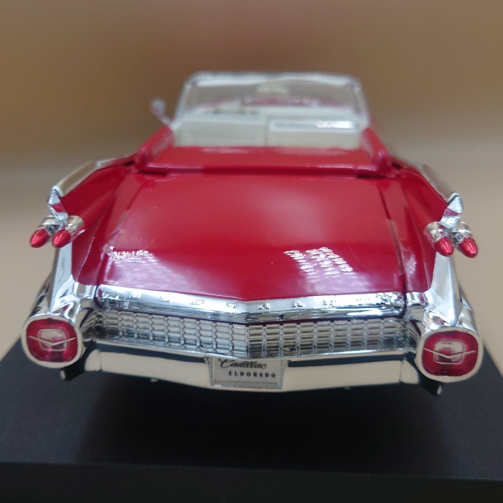 1/18 キャデラック エルドラド ビアリッツ 1959 レッド Maisto製ダイ