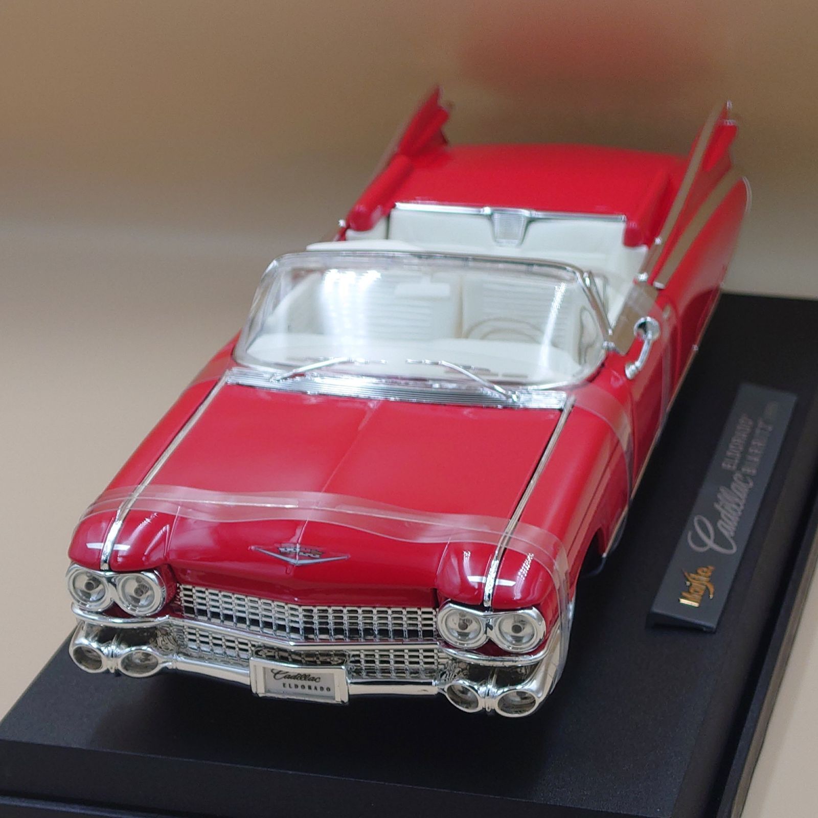 1/18 キャデラック エルドラド ビアリッツ 1959 レッド Maisto製ダイ