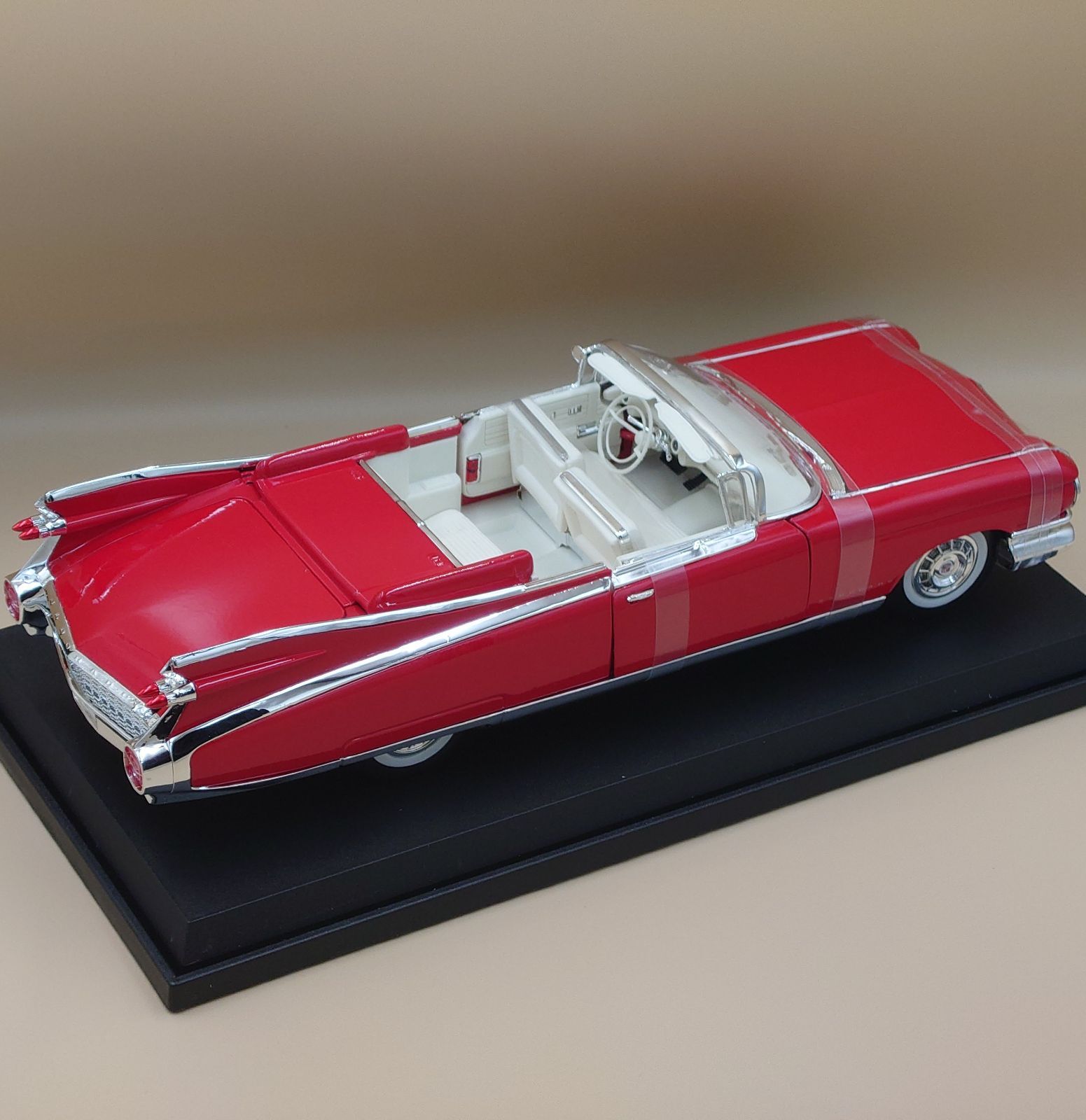 1/18 キャデラック エルドラド ビアリッツ 1959 レッド Maisto製ダイ