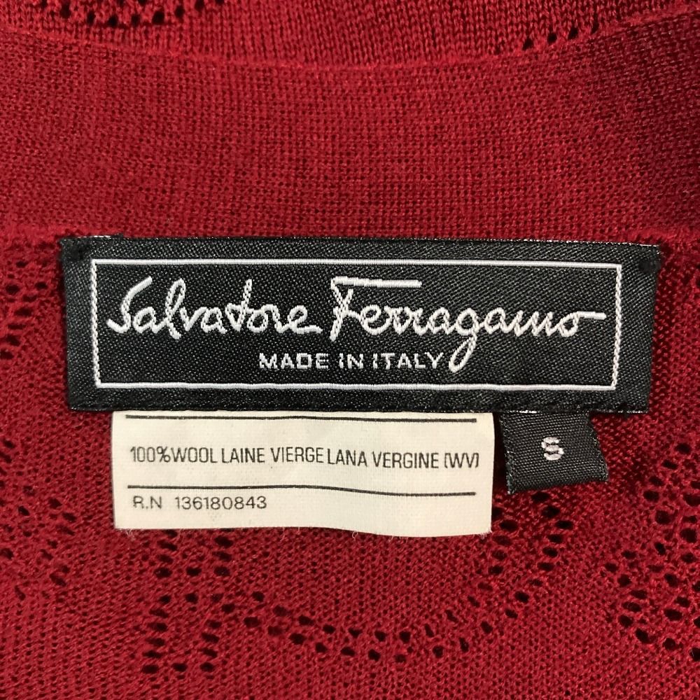 美品 Salvatore Ferragamo サルヴァトーレフェラガモ ガンチーニ 透かし編み Vネック ニットカーディガン サイズS レッド レディース 古着 中古 USED 美品 Salvatore Ferragamo サルヴァトーレフェラガモ ガンチーニ