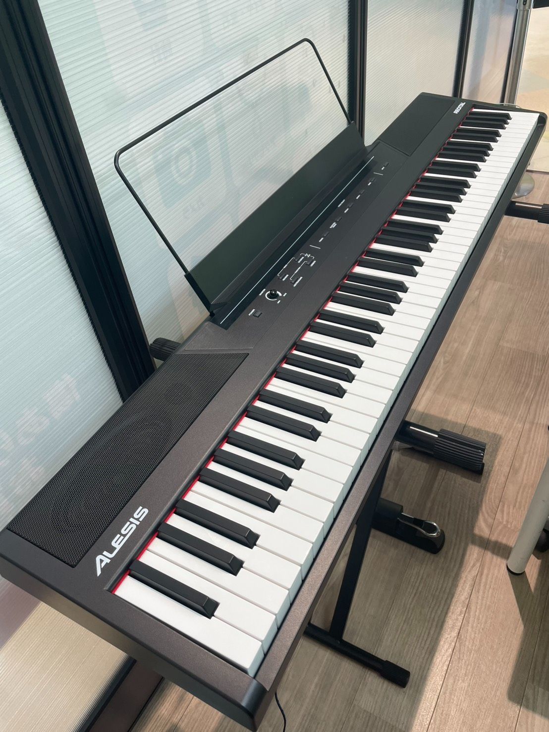 成】極美品!! ALESIS RECITAL 88鍵 電子ピアノ 別売りスタンド＆NEEWER 