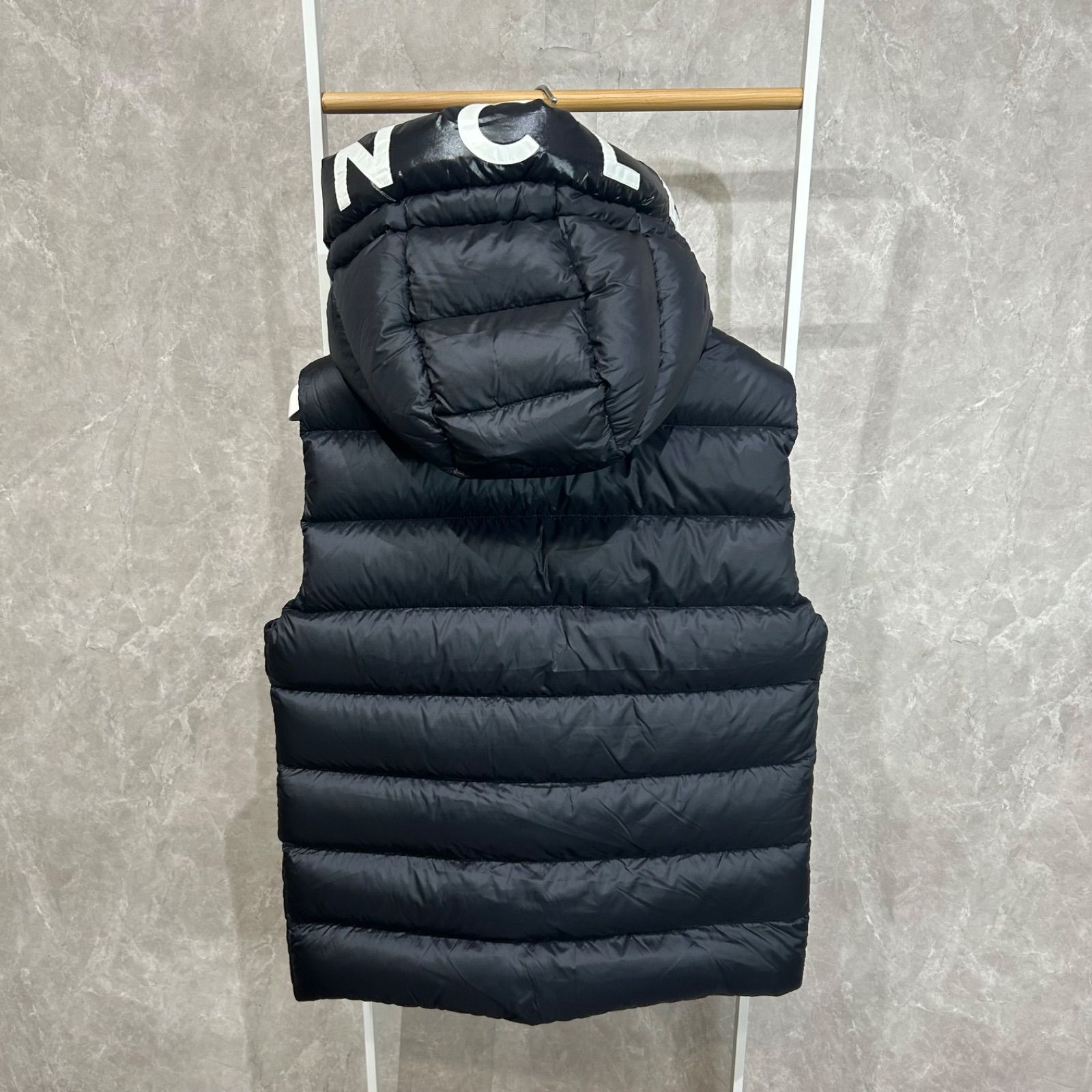 MONCLER ダウンベストモントルイユ サイズ2 フード付き