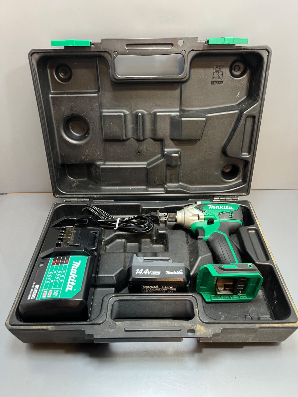 Makita M697D 電動インパクトドライバー バッテリー2個付き Makita 
