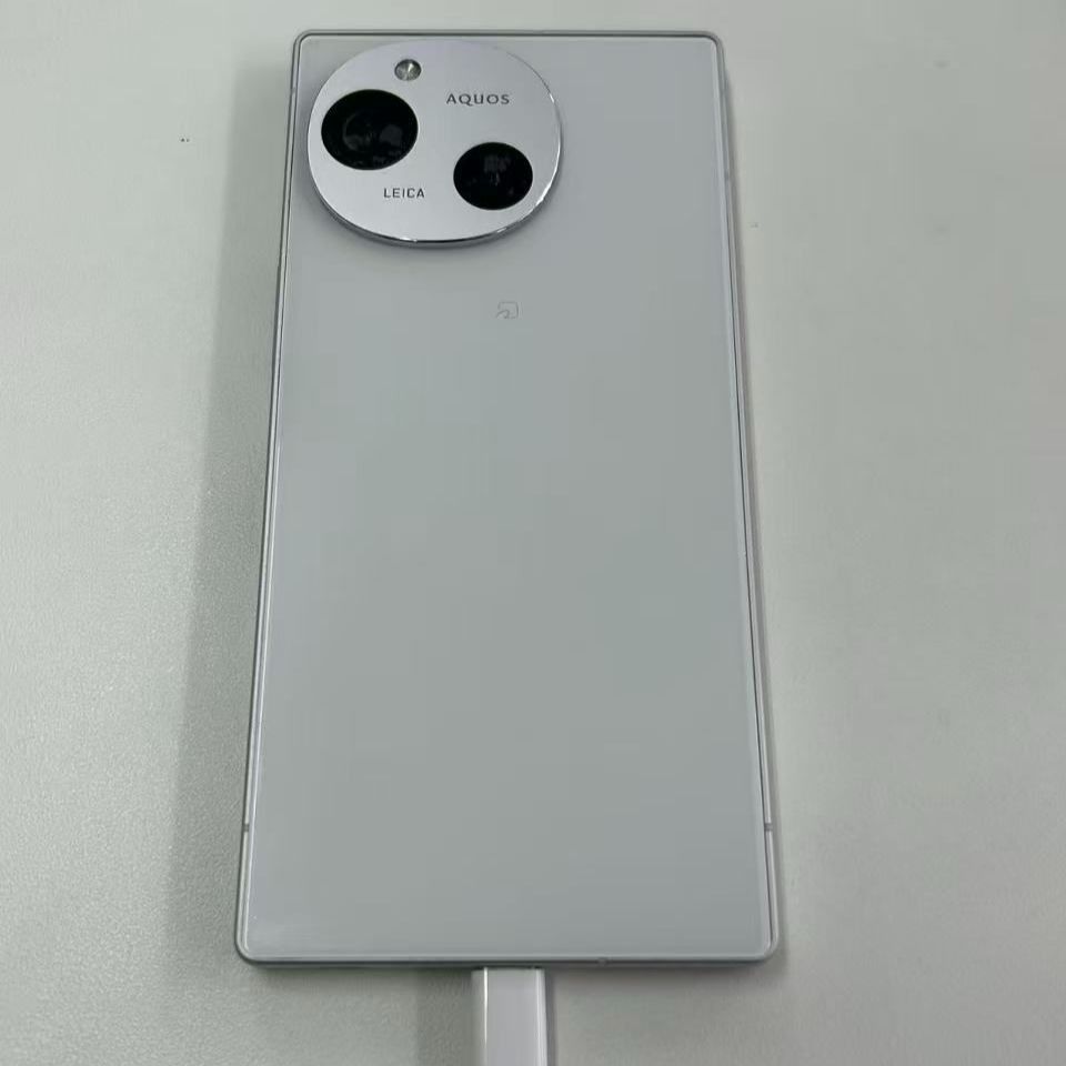ジャンク扱い docomo製 SHARP AQUOS R9 白色 ジャンク】AQUOS R9 ホワイト 動作未確認 - メルカリ