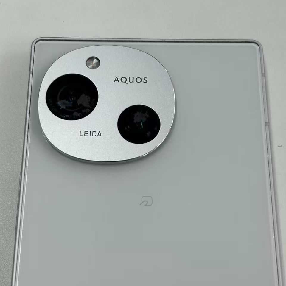ジャンク扱い docomo製 SHARP AQUOS R9 白色 ジャンク】AQUOS R9 ホワイト 動作未確認 - メルカリ