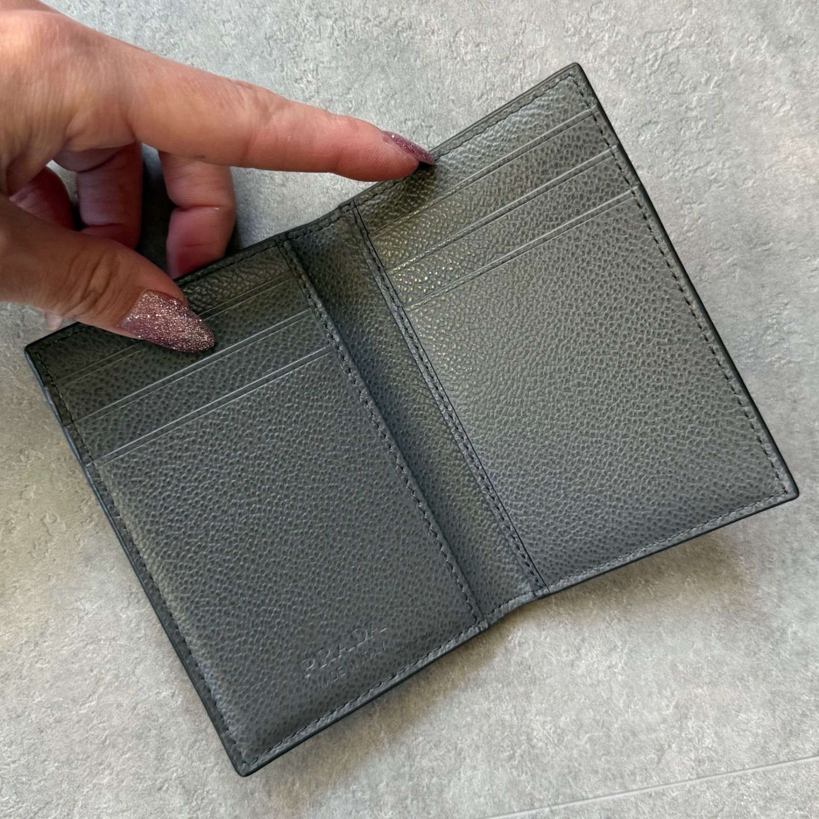 美品 PRADA プラダ カードケース 名刺入れ グレー トライアングルロゴ 