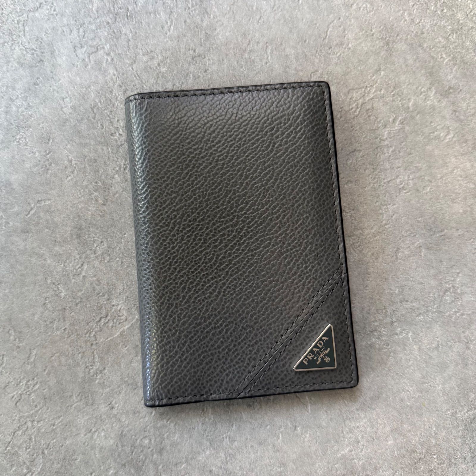 美品 PRADA プラダ カードケース 名刺入れ グレー トライアングルロゴ 