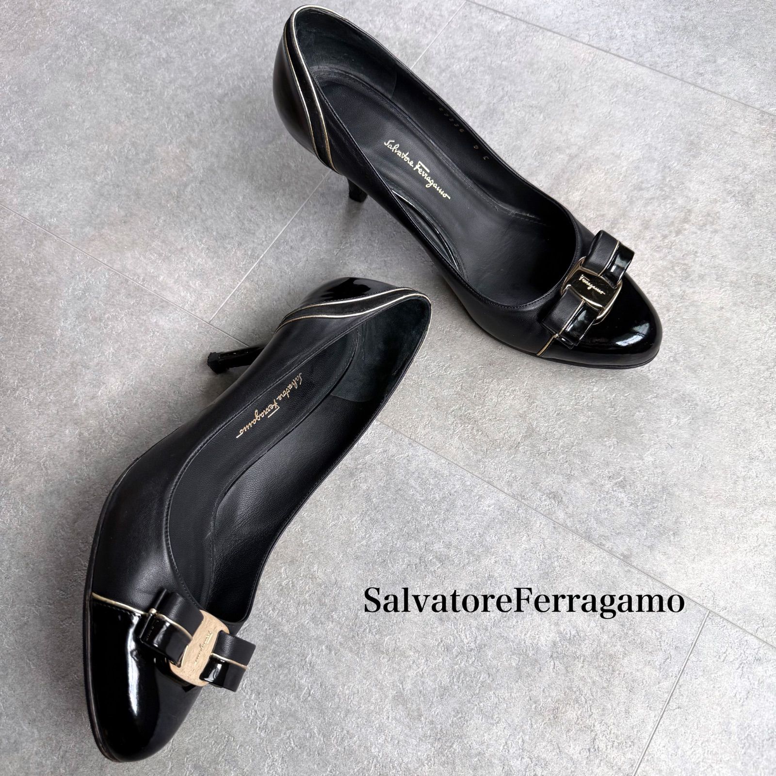SalvatoreFerragamo サルヴァトーレフェラガモ ヴァラリボン レザー 