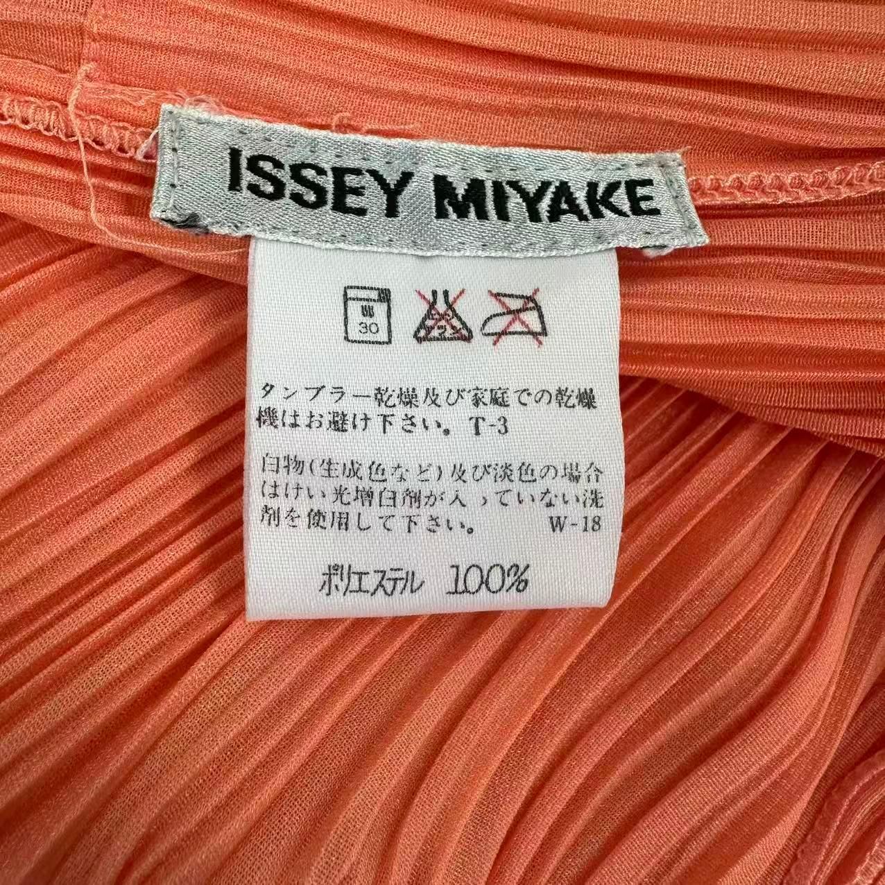 新品同様 PLEATSPLEASE プリーツプリーズ ISSEY MIYAKE イッセイミヤケ ロング カーディガン オレンジ サイズM ISSEY MIYAKE - 新品同様 ISSEY MIYAKE イッセイミヤケ PLEATS PLEASE