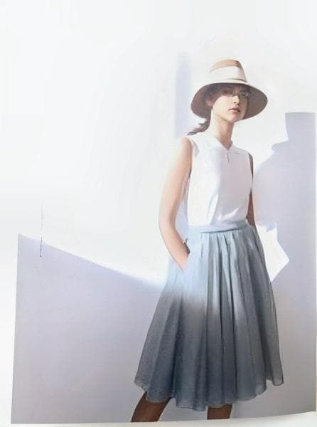 参考価格82,080円【美品 / ハッとする気品あふれるシアーな透明感
