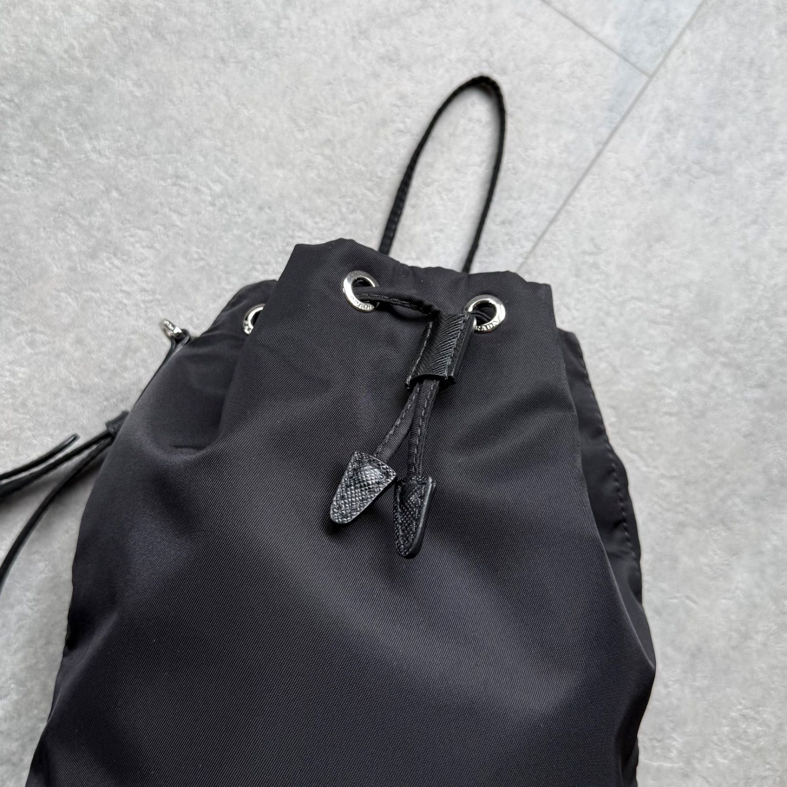 極美品 PRADA プラダ トライアングルロゴ 巾着バック Re-Nylon 