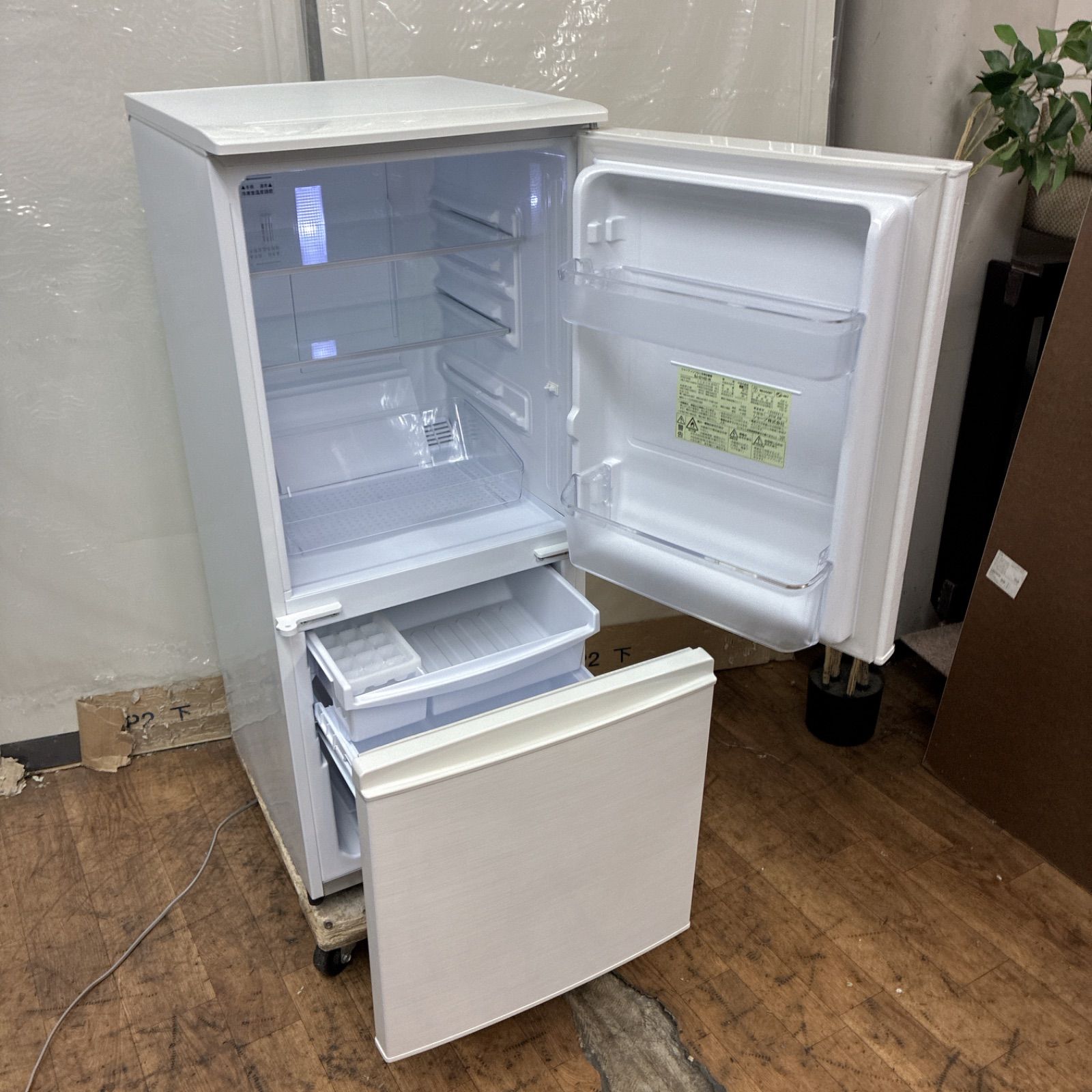 販売終了しました。ありがとうございます。】シャープ 137L 2ドア 冷凍 販売終了しました。ありがとうございます。】シャープ 137L 2ドア 冷凍