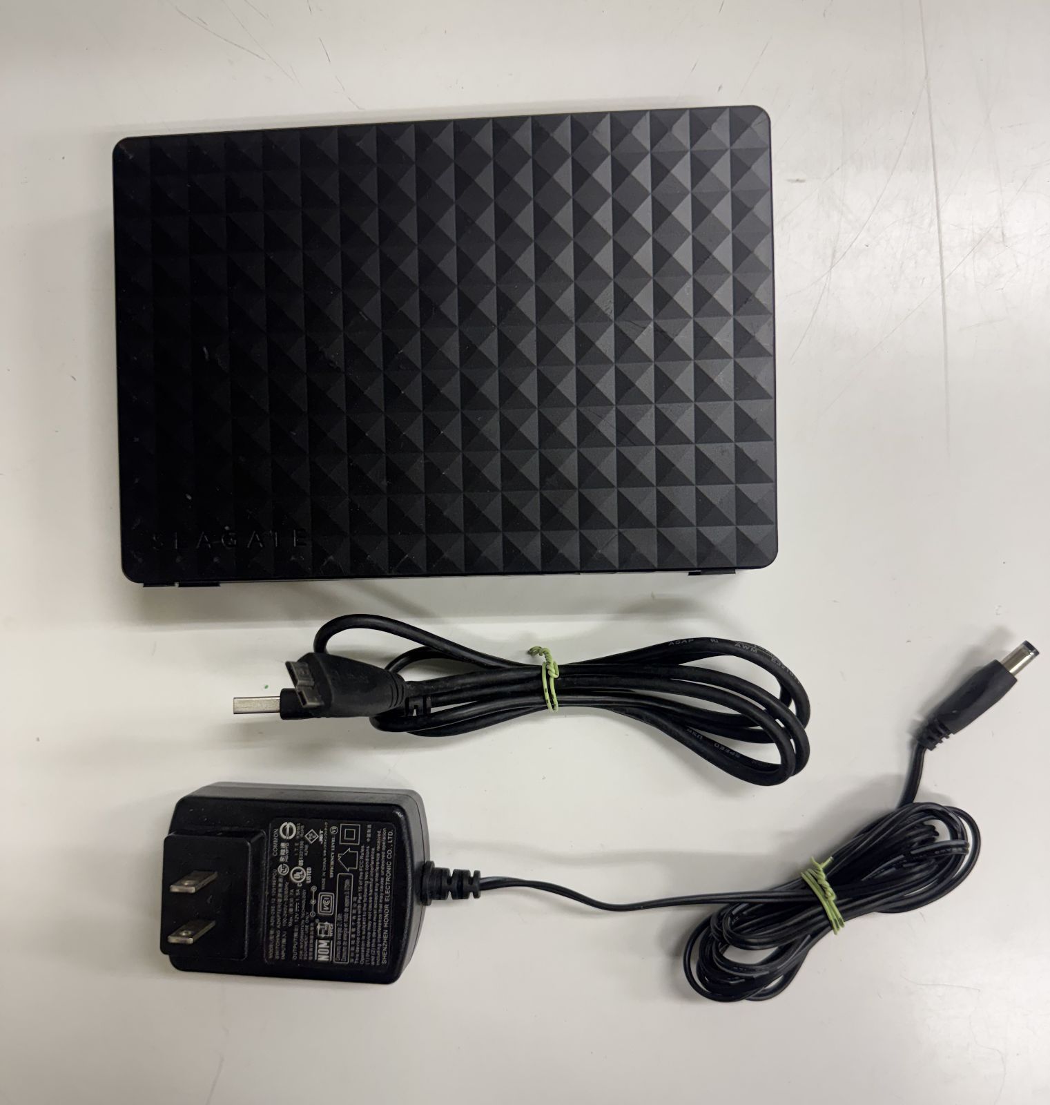 Seagate Expansion 4TB HDD 中古品 - メルカリ