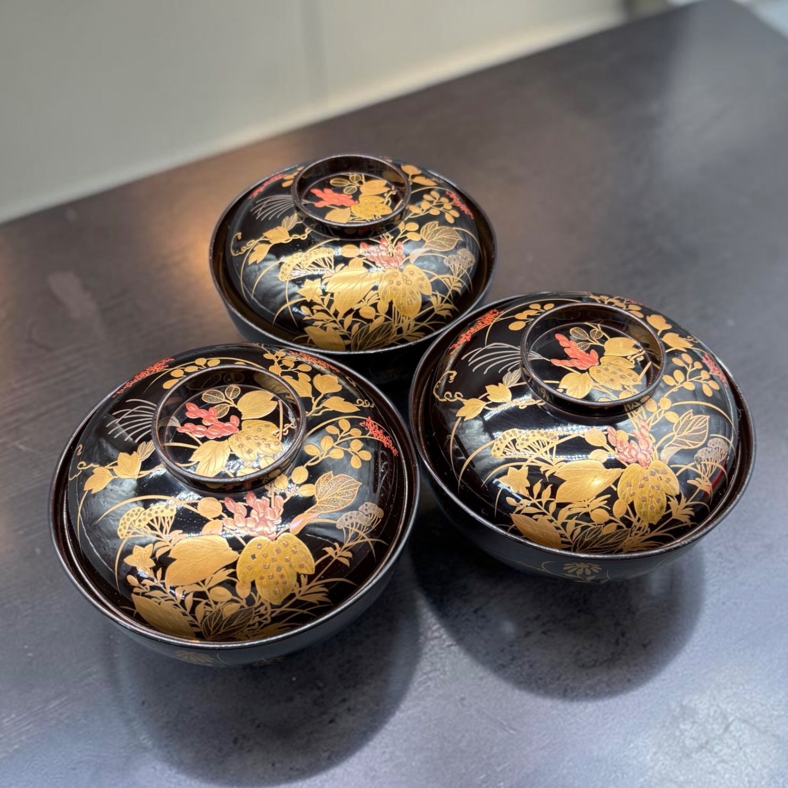 3客セット】 江戸期 金蒔絵 黒塗り 吸物椀 草花文 御汁椀 漆器 3客セット】 江戸期 金蒔絵 黒塗り 吸物椀 草花文 御汁椀 漆器