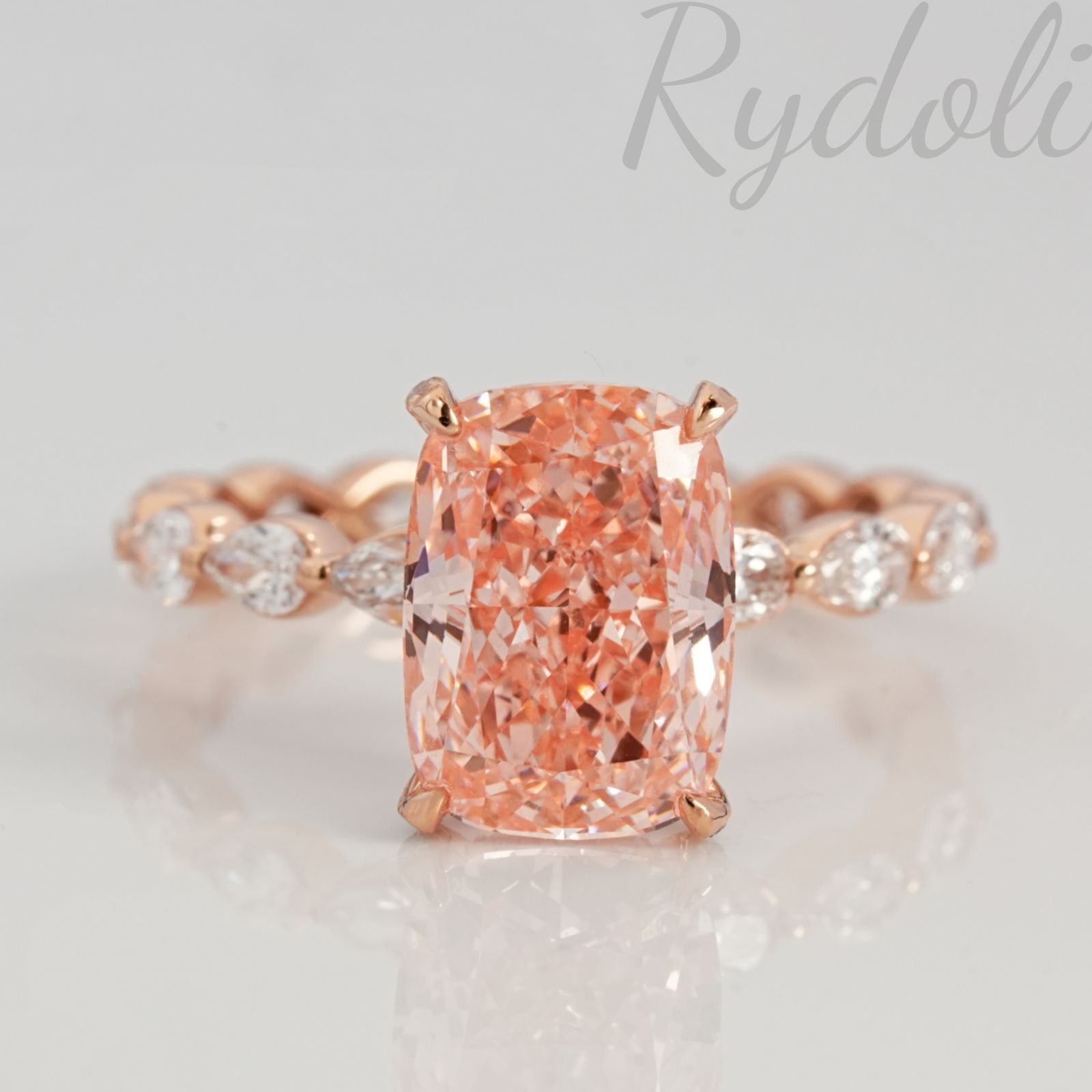K18 3ct cushion cut pink diamond ring lab grown diamond with IGI certificate of authenticity, sophisticated ring, gorgeous and elegant brilliance, elegant, luxurious, must-have item, daily use, reward, jewelry, easy to match, color diamond, 18 gold diamond