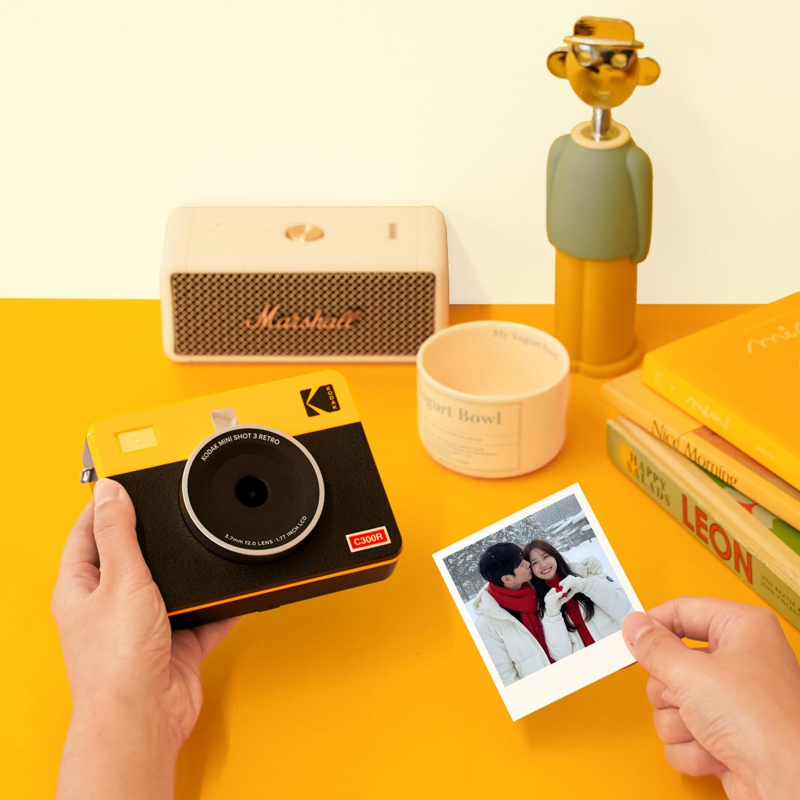 カメラ コダック KODAK Mini Shot 3 レトロ 4PASS  2-in-1インスタントカメラ＆フォトプリンター(7.6cmx7.6cm)＋カメラ本体8枚入り+30枚バンドル、イエロー [イエロー] [3x3  カメラ + 38シート入り]