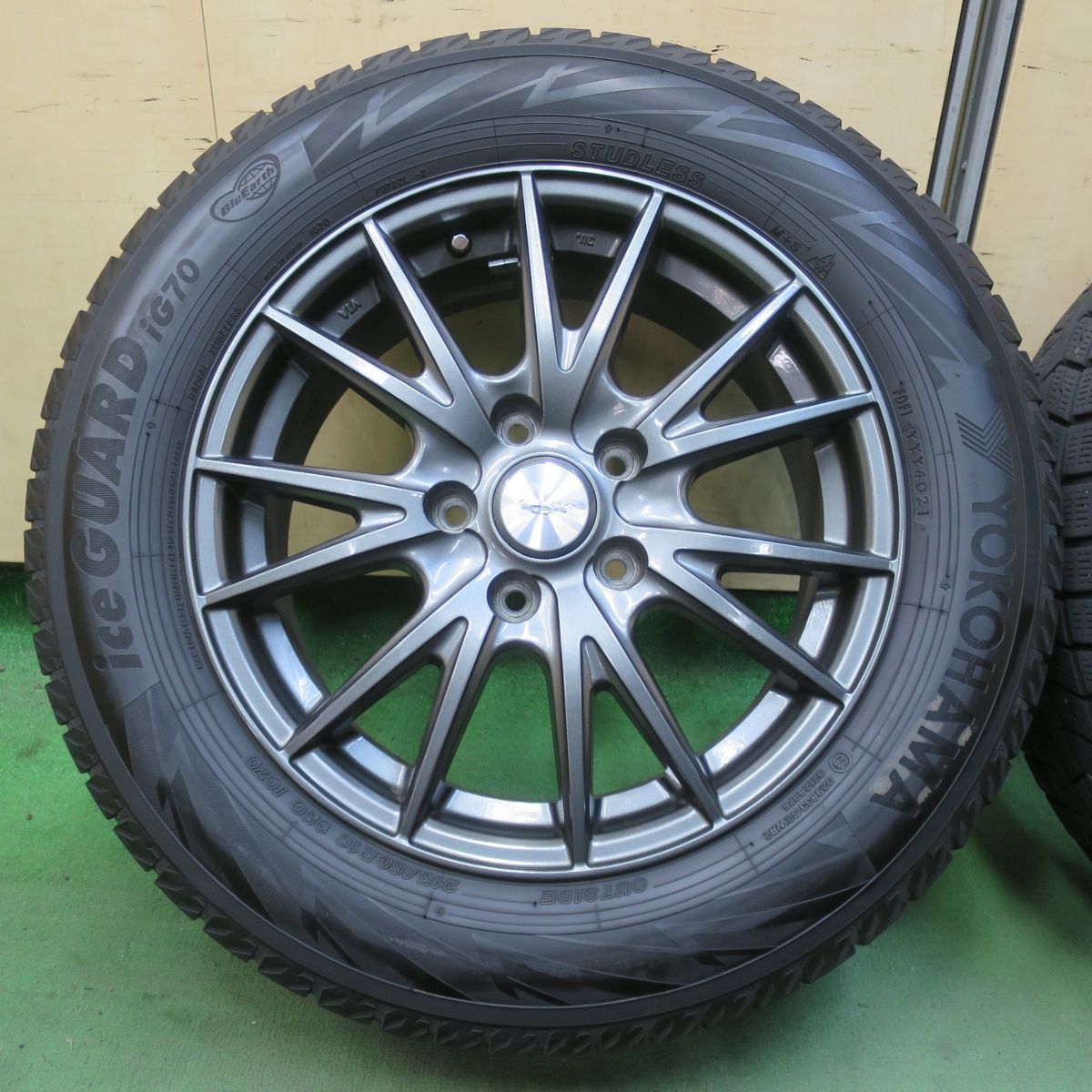 キレイ☆スタッドレス 215/60R16 ヨコハマ アイスガード iG70 VELVA 