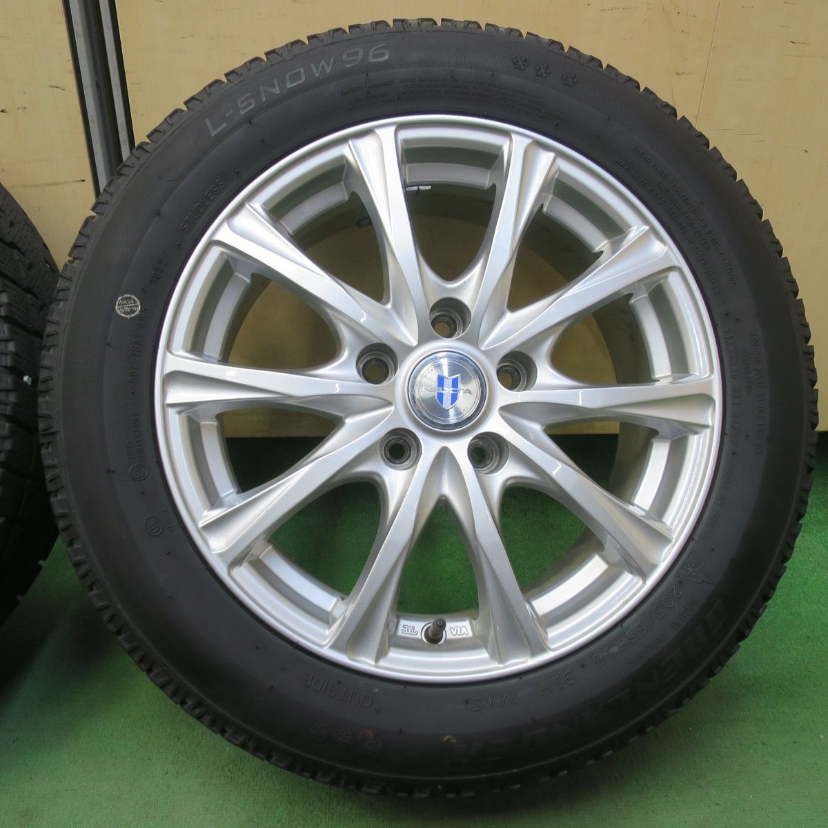 4本価格！22年☆スタッドレス 205/55R16 グリンランダー L-SNOW96 