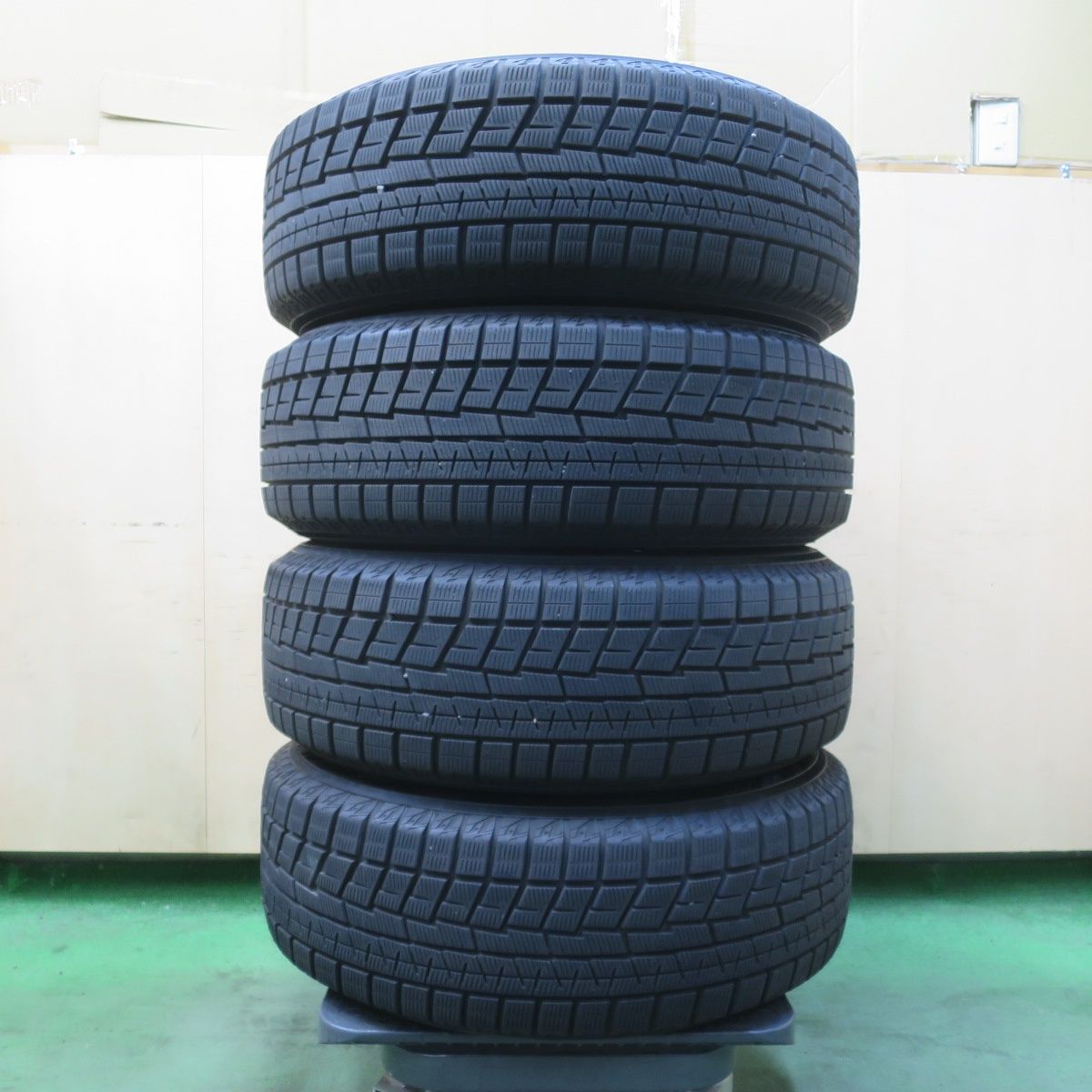 バリ溝！22年！キレイ！ほぼ10分☆スタッドレス 215/65R16 ヨコハマ 