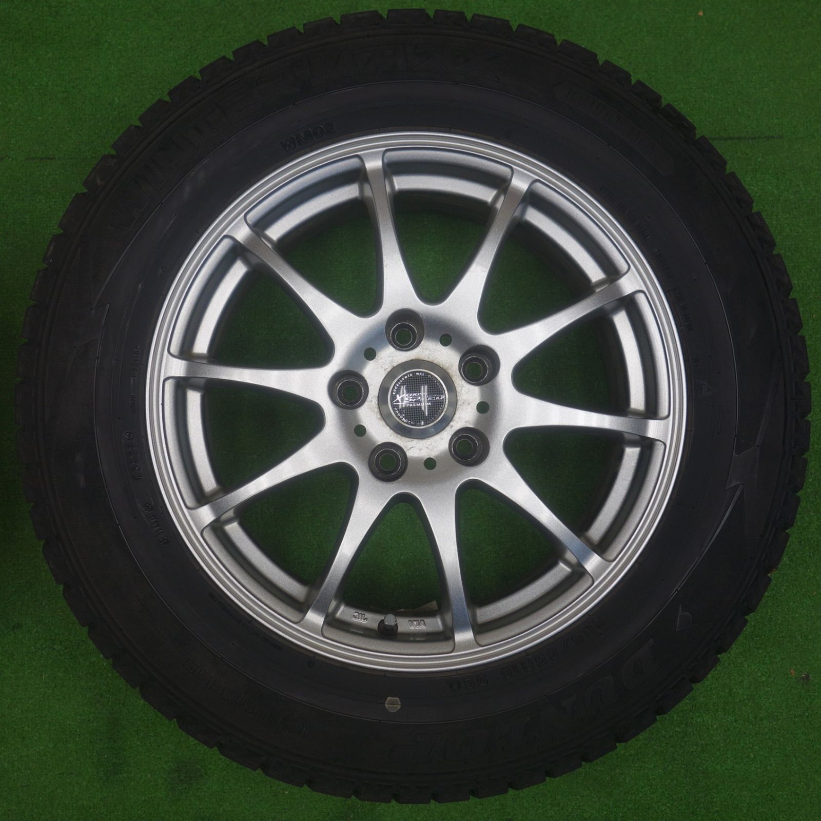 バリ溝！24年！9.5分☆スタッドレス 205/65R16 ダンロップ ウインター 