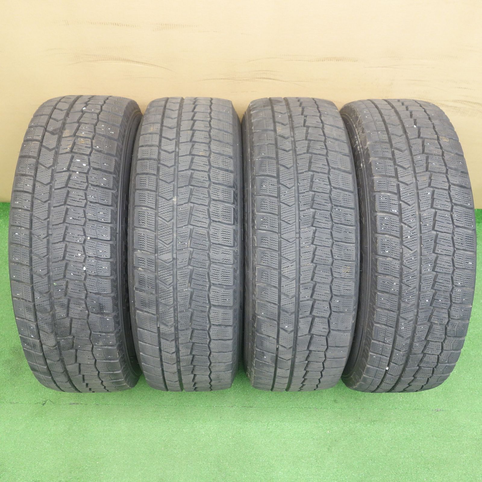 バリ溝！24年！9.5分☆スタッドレス 205/65R16 ダンロップ ウインター 