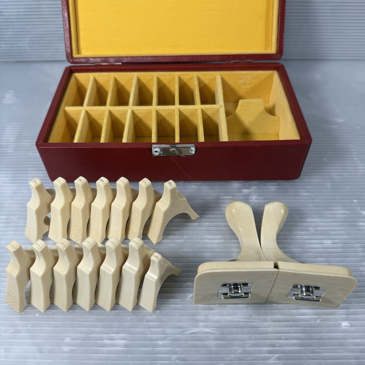 天然素材の琴柱12本と1本欠けありと猫足 最高級品】琴奏者放出品 天然素材 琴柱 箏柱 お琴 御琴 14本揃 280g
