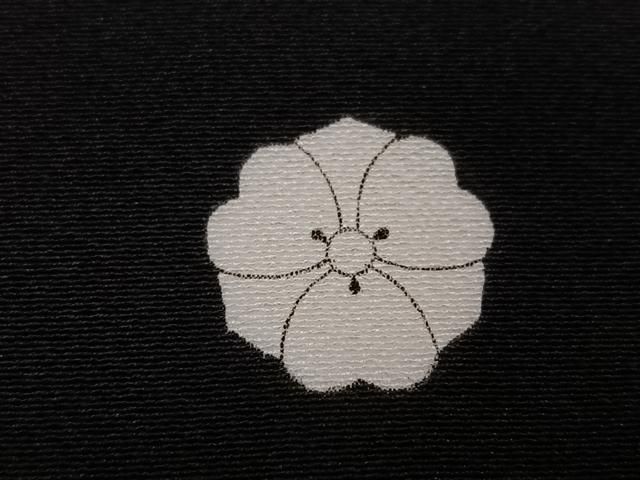 平和屋着物●十日町友禅作家　岡村蒼風　黒留袖　群れ鶴草花文　正絹　逸品　AABH2055ph 平和屋着物○十日町友禅作家 岡村蒼風 黒留袖 群れ鶴草花文 正絹 逸品