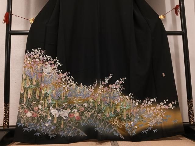 平和屋着物●十日町友禅作家　岡村蒼風　黒留袖　群れ鶴草花文　正絹　逸品　AABH2055ph 平和屋着物○十日町友禅作家 岡村蒼風 黒留袖 群れ鶴草花文 正絹 逸品