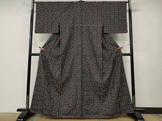 平和屋着物●本場大島紬　龍郷絣　秋名バラ　正絹　逸品　CABE6868ut 平和屋着物○本場大島紬 龍郷絣 秋名バラ 正絹 逸品 CABE6868ut - メルカリ
