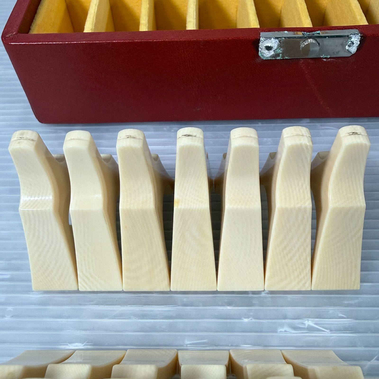 天然素材の琴柱12本と1本欠けありと猫足 最高級品】琴奏者放出品 天然素材 琴柱 箏柱 お琴 御琴 14本揃 280g