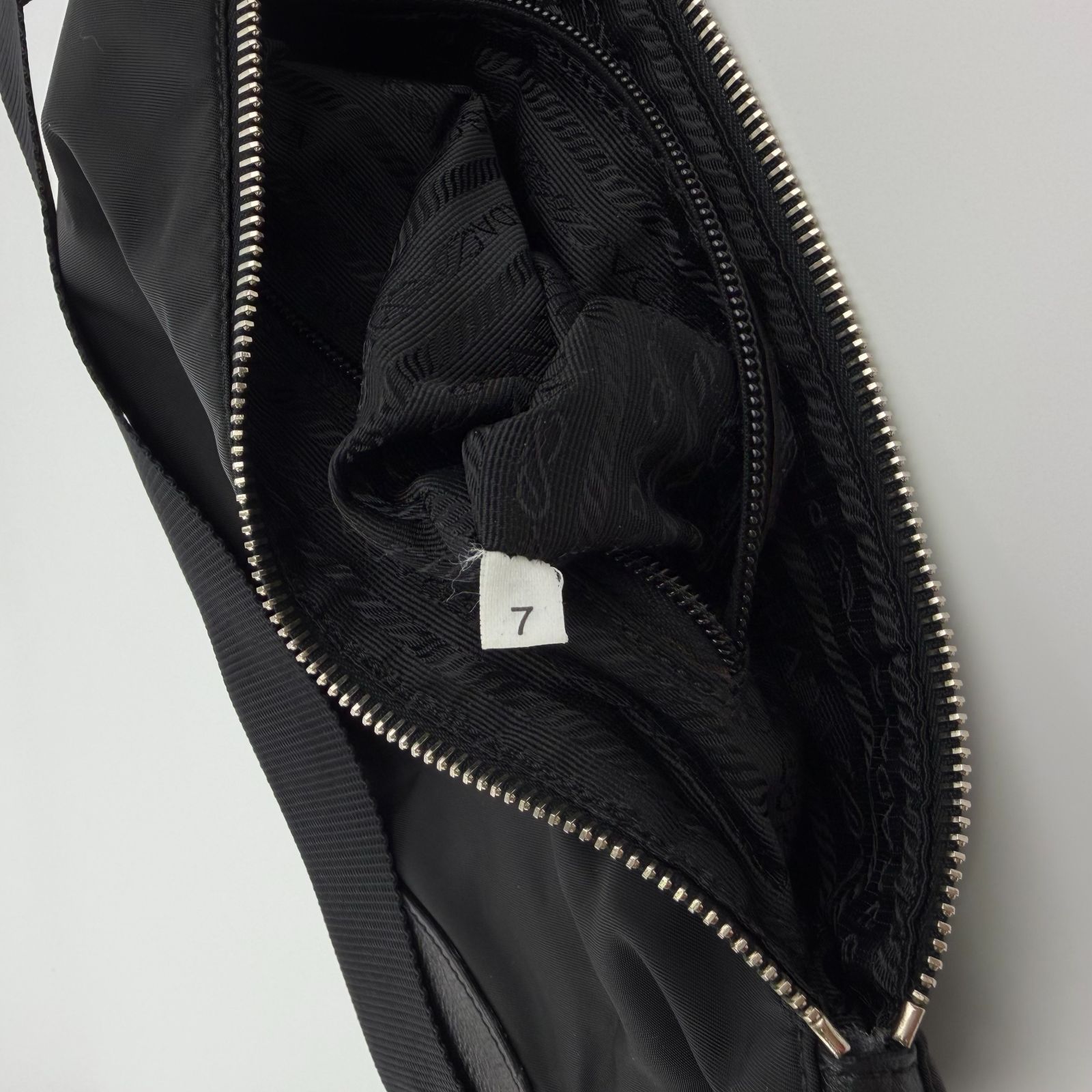 中古】PRADA プラダ ショルダーバッグ ブラック ナイロン レザー 