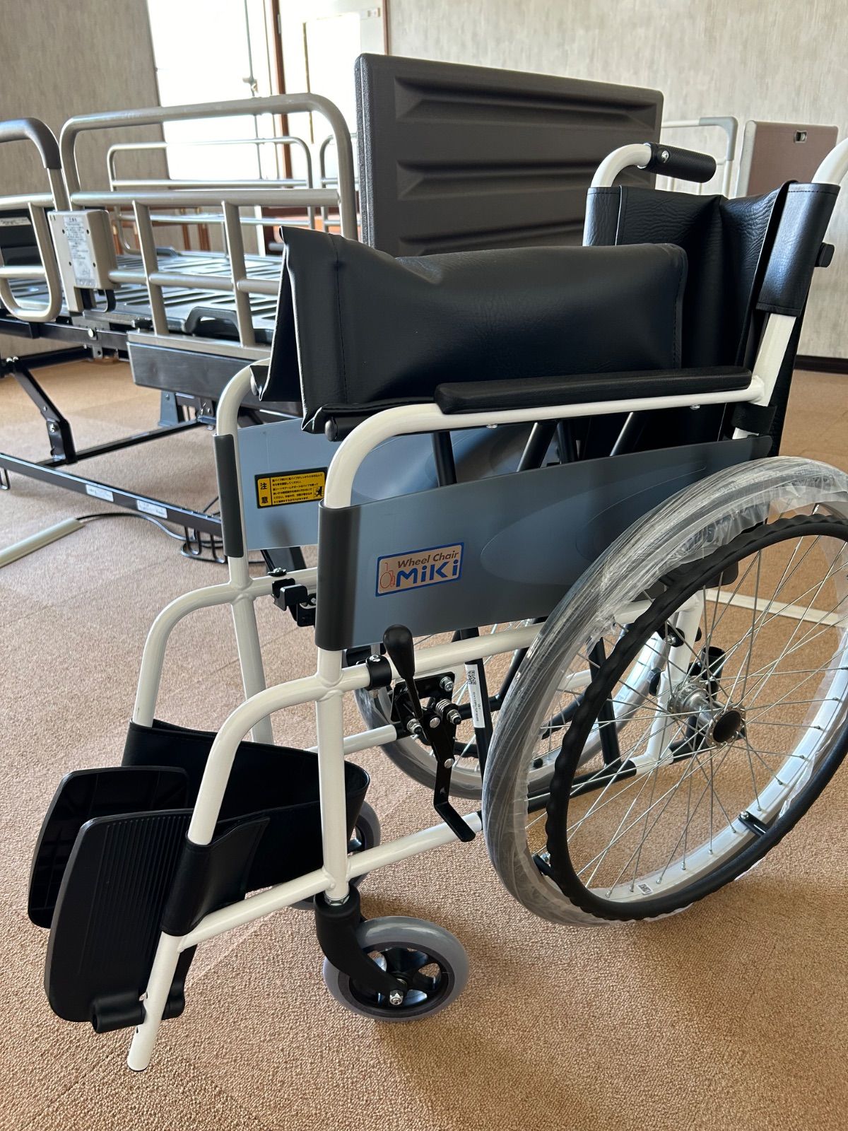 看護・介護用品 超特価【新品未使用】 MIKI 自走用車椅子 VS-1 介護