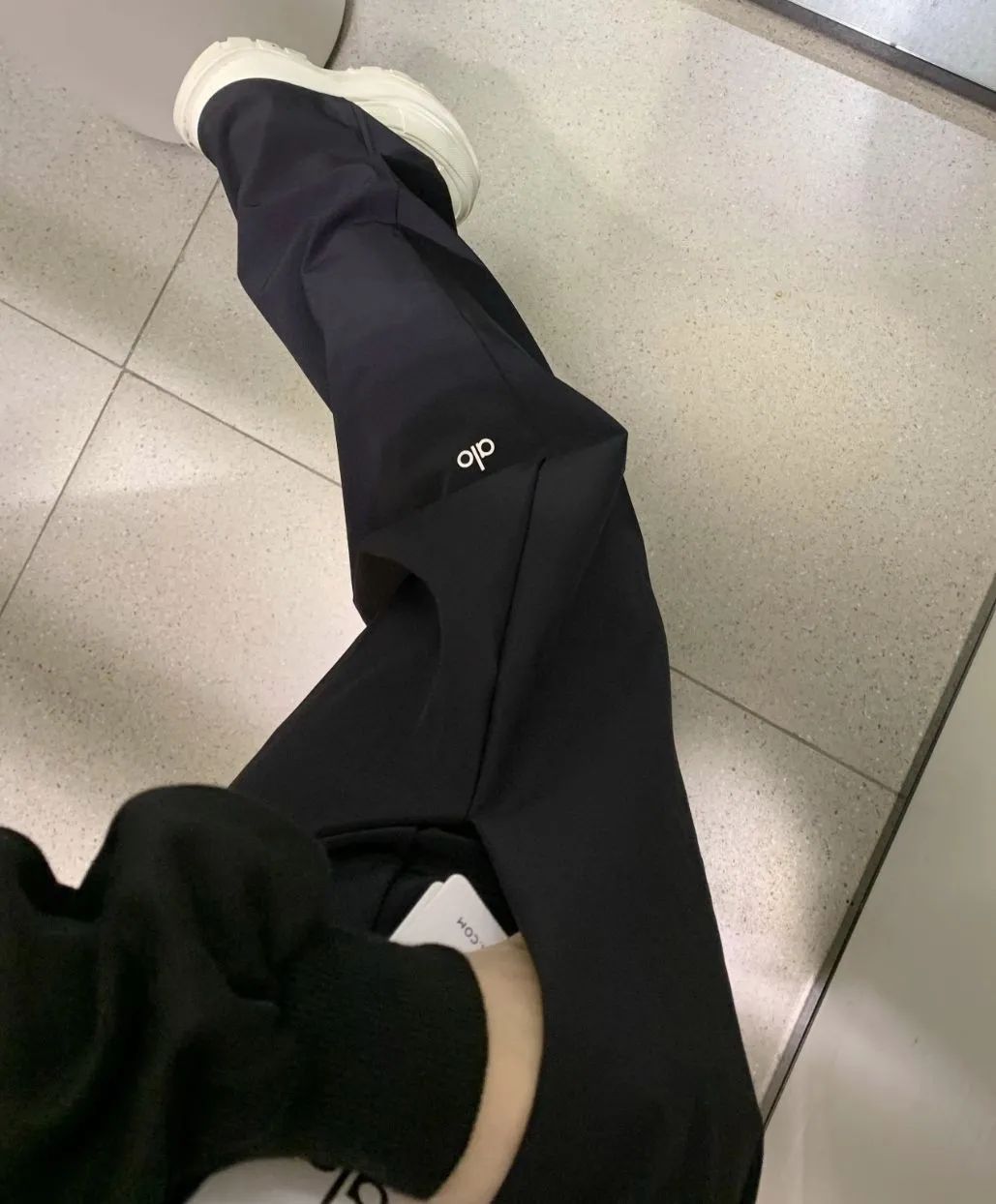 新品 Alo Yoga パンツ ボトム トラウザー アローヨガ ブラック