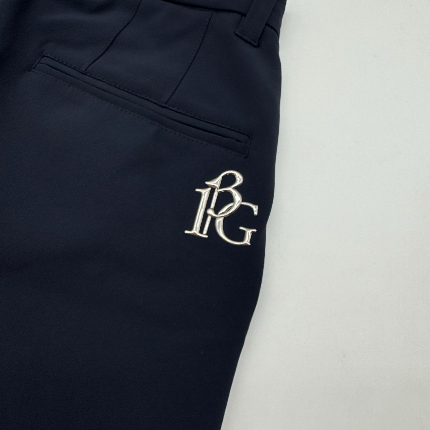 【新品】1PIU1UGUALE3✕三浦技研 PANTS ネイビー 新品 1PIU1UGUALE3 GOLF × miura三浦技研 サイド刺繍ロングパンツ 3
