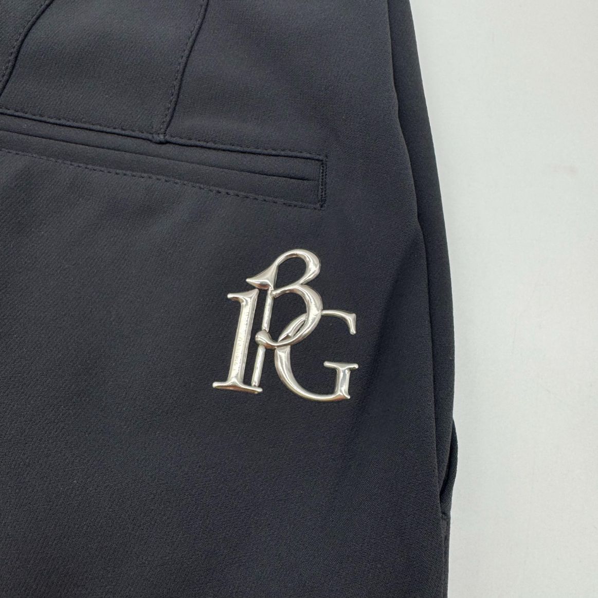 ★新品/定価5.3万★ 1PIU1UGUALE3 miura パンツ 3 黒 新品 1PIU1UGUALE3 GOLF × miura三浦技研 サイド刺繍ロングパンツ 3