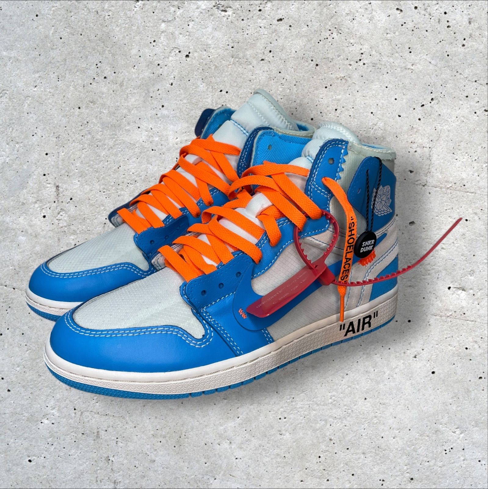 定価:22680円 Off-White × Nike Air Jordan 1 High UNC 