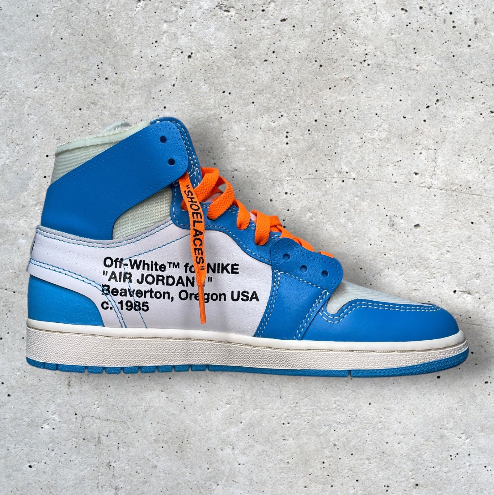 定価:22680円 Off-White × Nike Air Jordan 1 High UNC 
