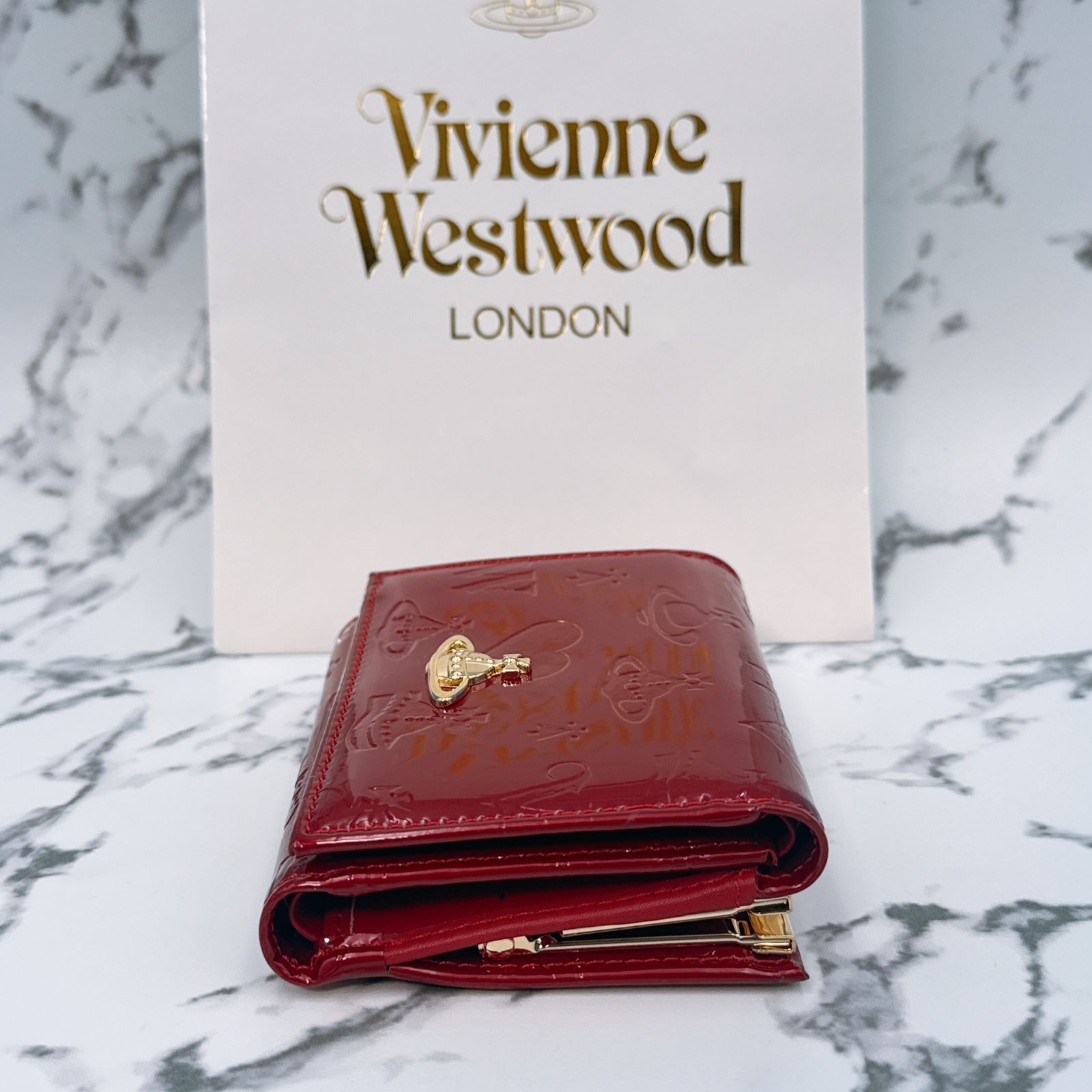 【新品未使用】Vivienne Westwood レッド 三つ折り財布 新品未使用》Vivienne Westwood ヴィヴィアンウエストウッド 三つ折り