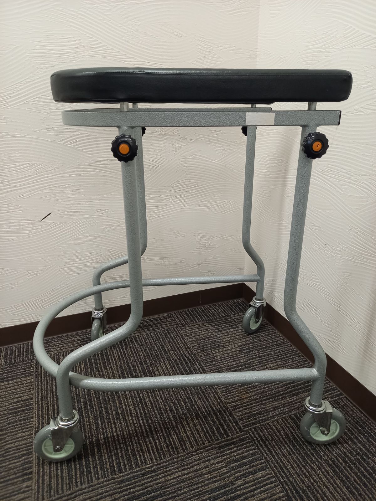 中古】 星光医療器製作所 馬蹄型歩行器 アルコー3型 中 ③ 【生地破れ 