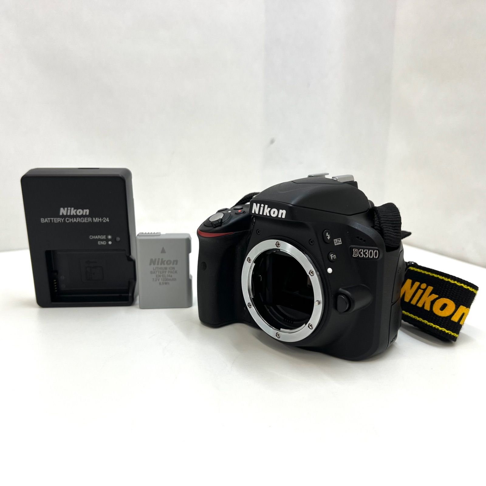 000343】 Nikon D3300 ニコン ボディ 一眼レフカメラ ショット数少なめ 