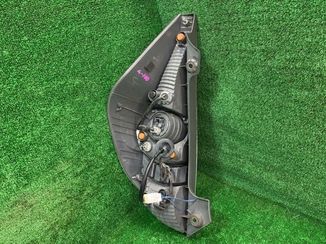 アクア NHP10 右テールランプ・テールライト S スタンレー 52-252 