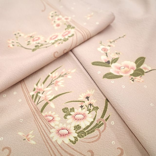 訪問着 着物 正絹 袷 こむさでもーど COMME CA DU MODE ピンクベージュ 四季の花 新古品 仕立て上がり 身丈157 裄丈64.5 Ｍサイズ みやがわ sb17344 新古品】 訪問着 着物 こむさでもーど COMME CA DU MODE 正絹 手染め